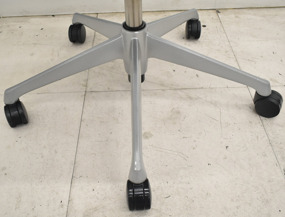 【中古】[難有]オカムラ　バロン　ハイバック　固定肘　シルバー脚　ブラック　2026072907【中古オフィス家具】