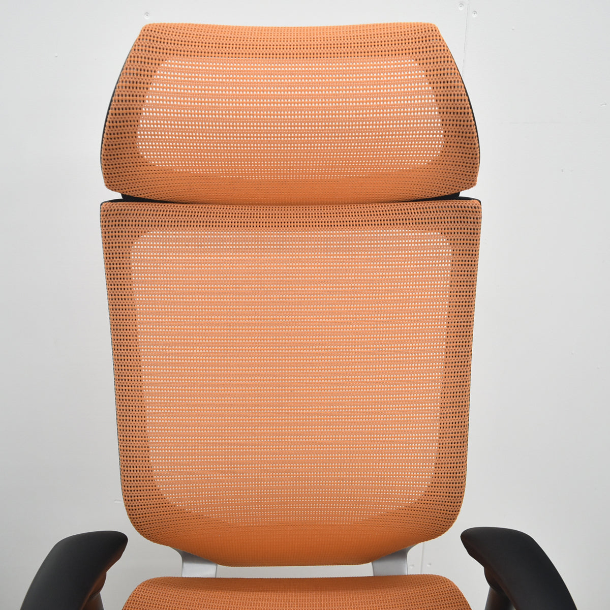 【中古】オカムラ　バロン　エクストラハイバック　可動肘　固定ヘッドレスト　シルバー脚　オレンジ　2026073001【中古オフィス家具】