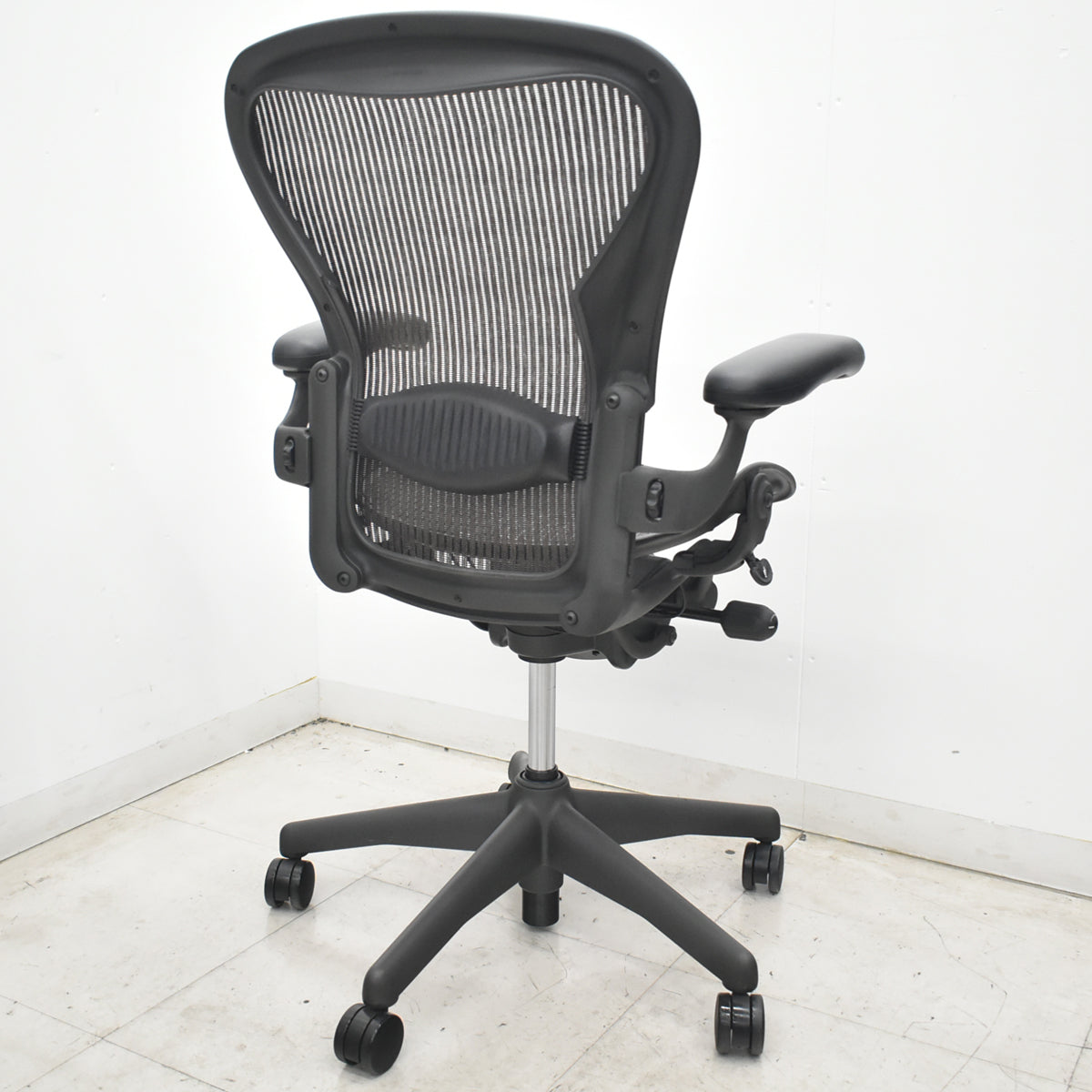 【中古】ハーマンミラー　アーロンチェア　Bサイズ　フル装備　ランバーサポート　ブラウン　2026073004【中古オフィス家具】