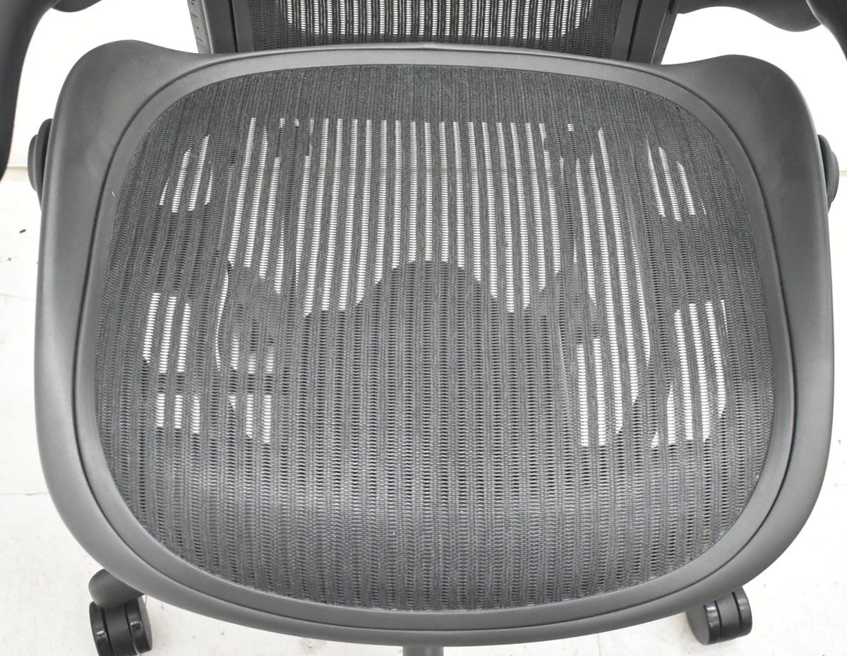 【中古】ハーマンミラー　アーロンチェア　Aサイズ　可動肘　ランバーサポート　前傾・リクライニング調整なし　昇降ガス新品　ブラック　2026073005【中古オフィス家具】