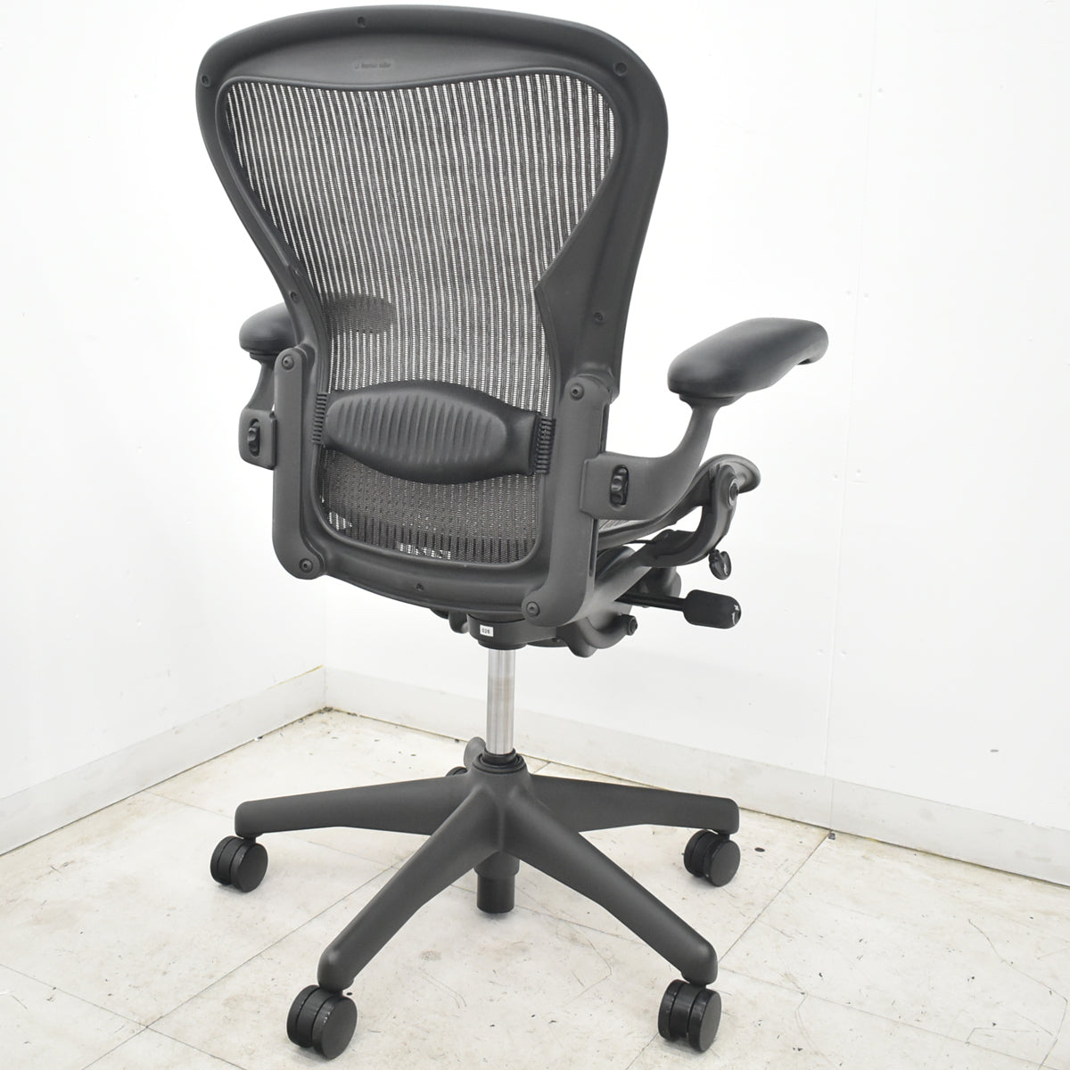 【中古】ハーマンミラー　アーロンチェア　Bサイズ　フル装備　ランバーサポート　ブラック　2026073008【中古オフィス家具】