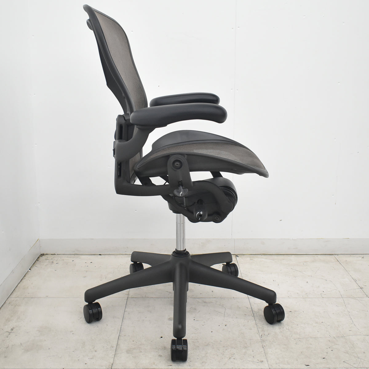 【中古】ハーマンミラー　アーロンチェア　Bサイズ　フル装備　ランバーサポート　昇降ガス新品　ブラウン　2026073009【中古オフィス家具】