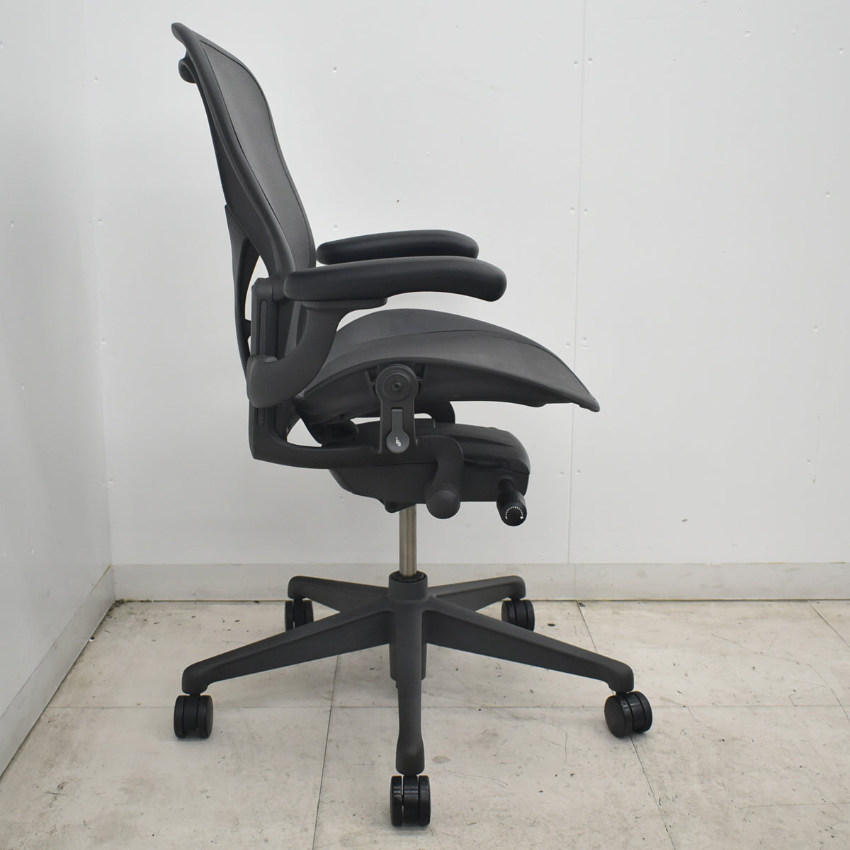 【中古】ハーマンミラー　アーロンチェア　リマスタード　固定肘　ポスチャーフィット　前傾機能なし　グレー　2026080101【中古オフィス家具】