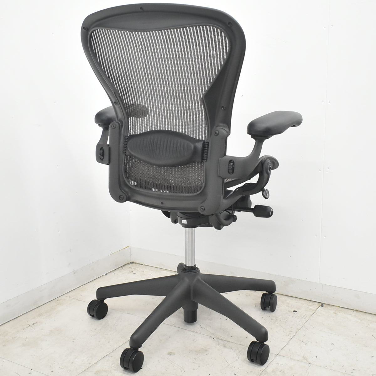 【中古】ハーマンミラー　アーロンチェア　Bサイズ　フル装備　ランバーサポート　昇降ガス新品　ブラウン　2026080103【中古オフィス家具】