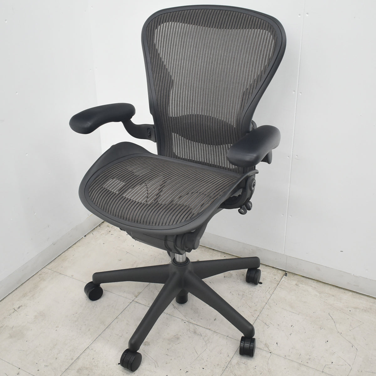 【中古】ハーマンミラー　アーロンチェア　Bサイズ　フル装備　ランバーサポート　昇降ガス新品　ブラウン　2026080301【中古オフィス家具】