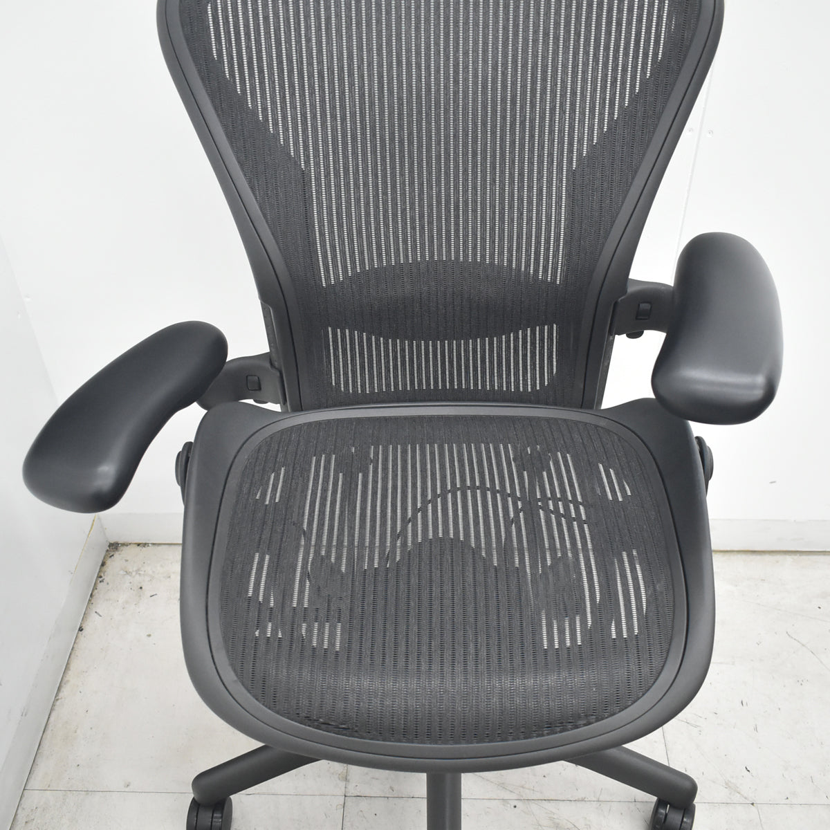【中古】ハーマンミラー　アーロンチェア　Bサイズ　フル装備　ランバーサポート　ブラック　2026080305【中古オフィス家具】