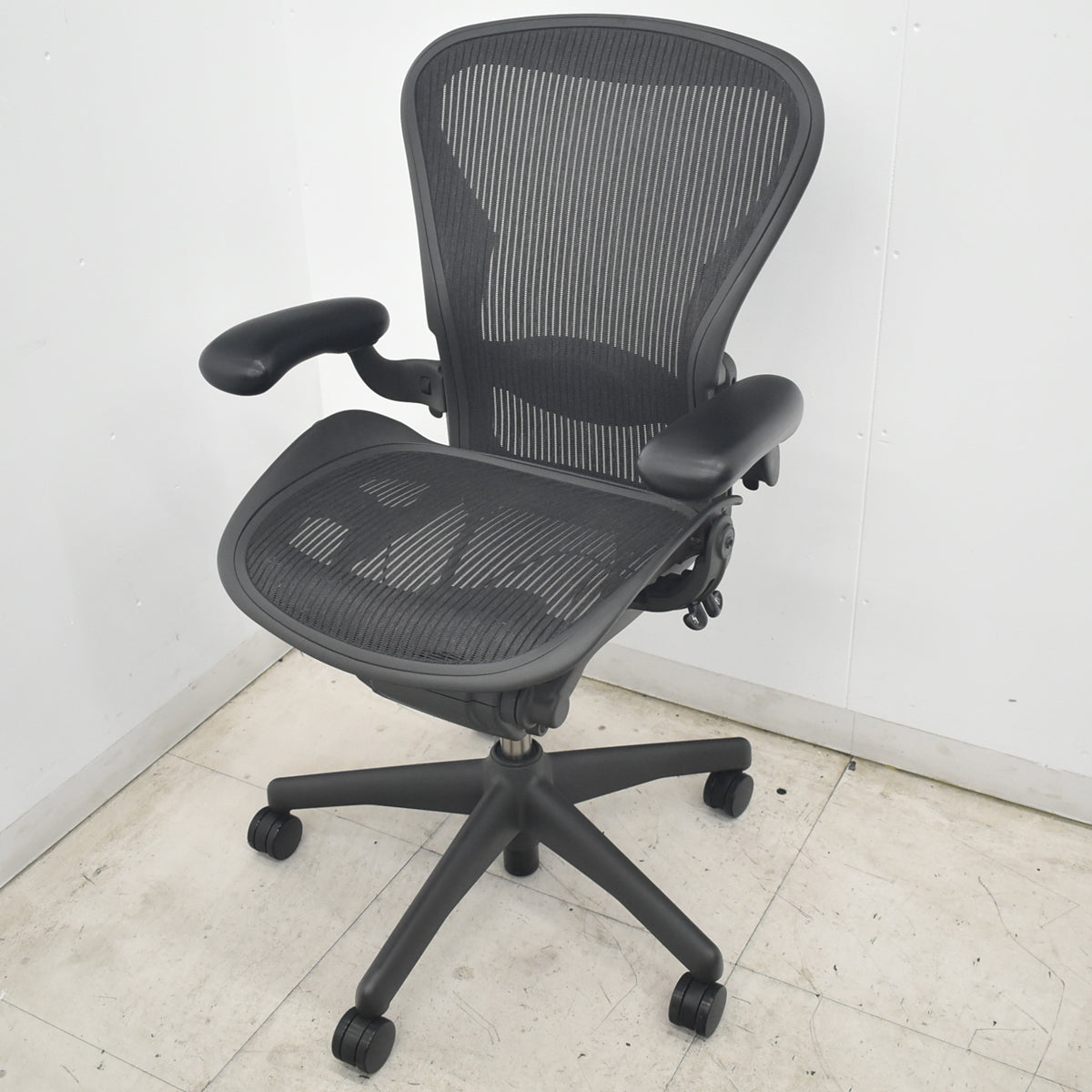 【中古】ハーマンミラー　アーロンチェア　Bサイズ　フル装備　ランバーサポート　ブラック　2026080306【中古オフィス家具】