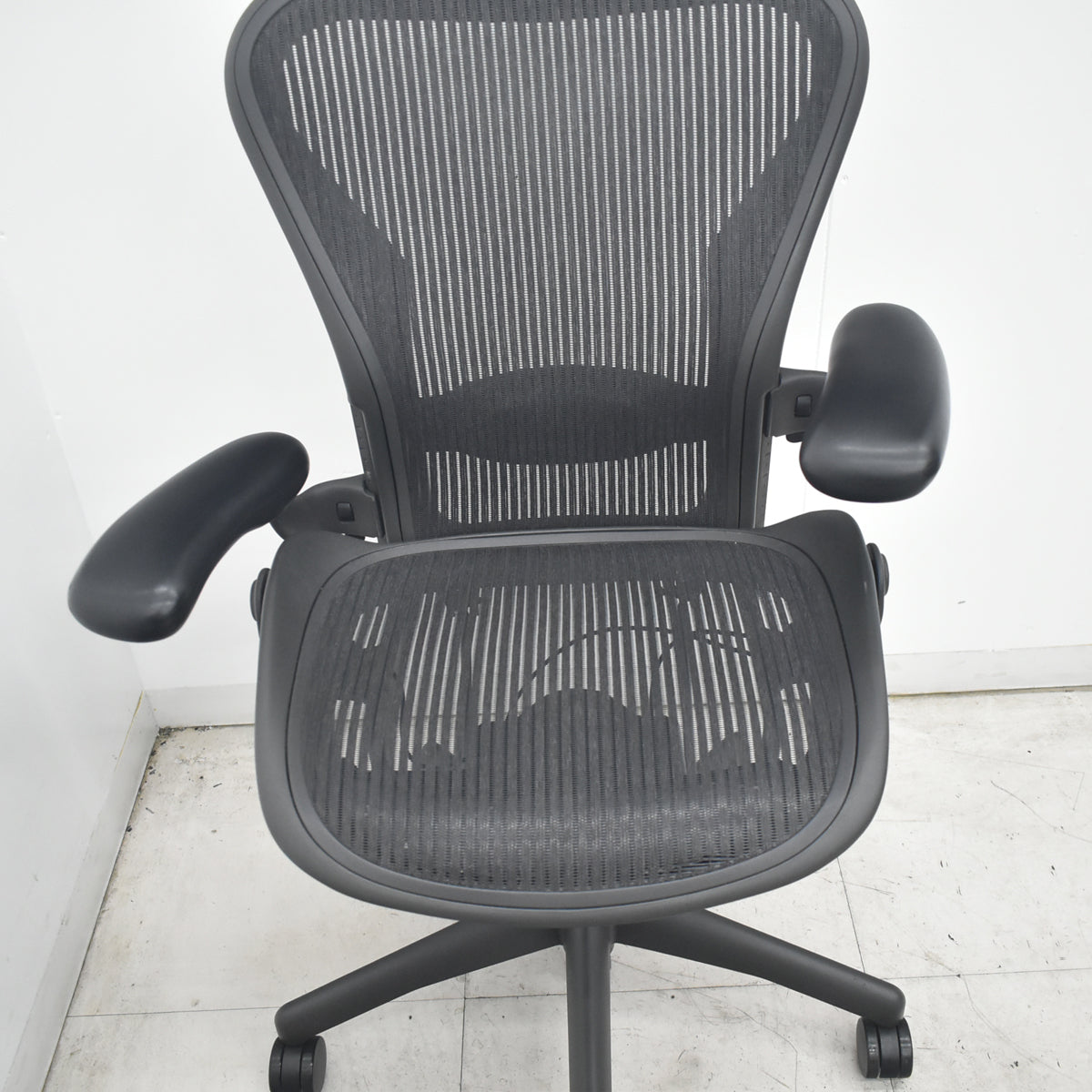 【中古】ハーマンミラー　アーロンチェア　Bサイズ　フル装備　ランバーサポート　ブラック　2026080306【中古オフィス家具】