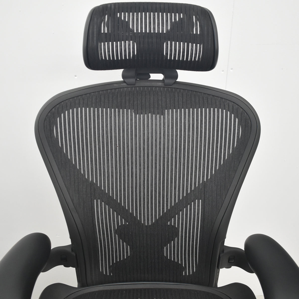 【中古】ハーマンミラー　アーロンチェア　Bサイズ　フル装備　ポスチャーフィット（パッド新品）昇降ガス新品　ヘッドレスト（社外品）ブラック　2026080308【中古オフィス家具】