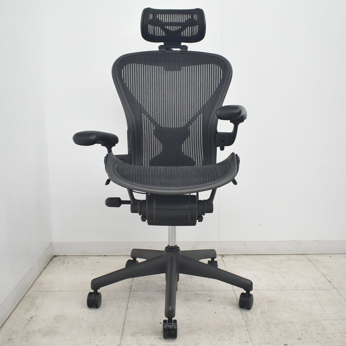 【中古】ハーマンミラー　アーロンチェア　Bサイズ　フル装備　ポスチャーフィット（パッド新品）昇降ガス新品　ヘッドレスト（社外品）ブラック　2026080308【中古オフィス家具】