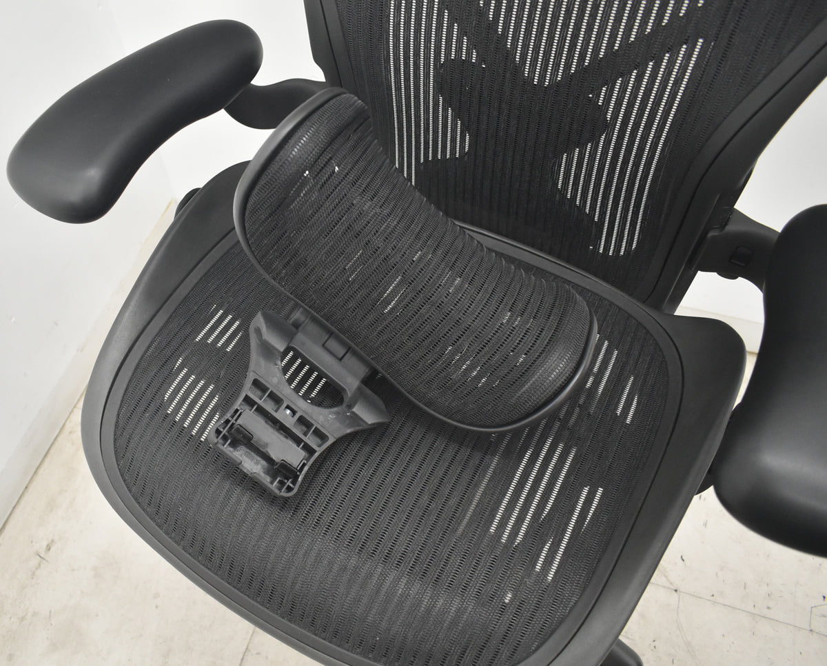 【中古】ハーマンミラー　アーロンチェア　Bサイズ　フル装備　ポスチャーフィット（パッド新品）昇降ガス新品　ヘッドレスト（社外品）ブラック　2026080308【中古オフィス家具】