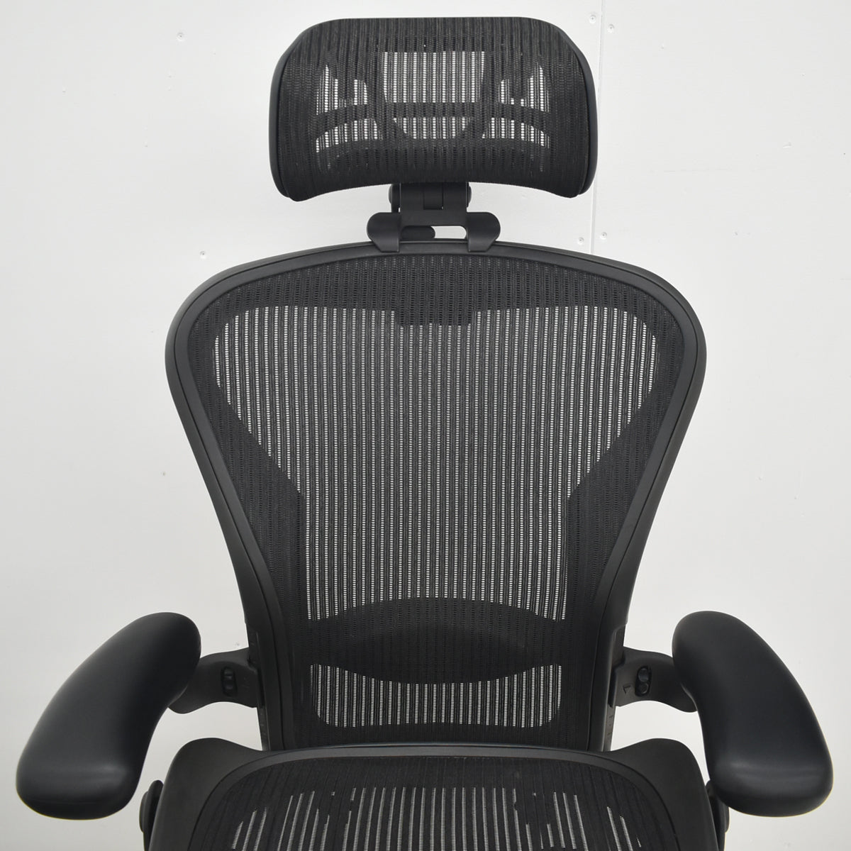 【中古】ハーマンミラー　アーロンチェア　Bサイズ　フル装備　ランバーサポート　昇降ガス新品　ヘッドレスト（社外品）ブラック　2026080402【中古オフィス家具】