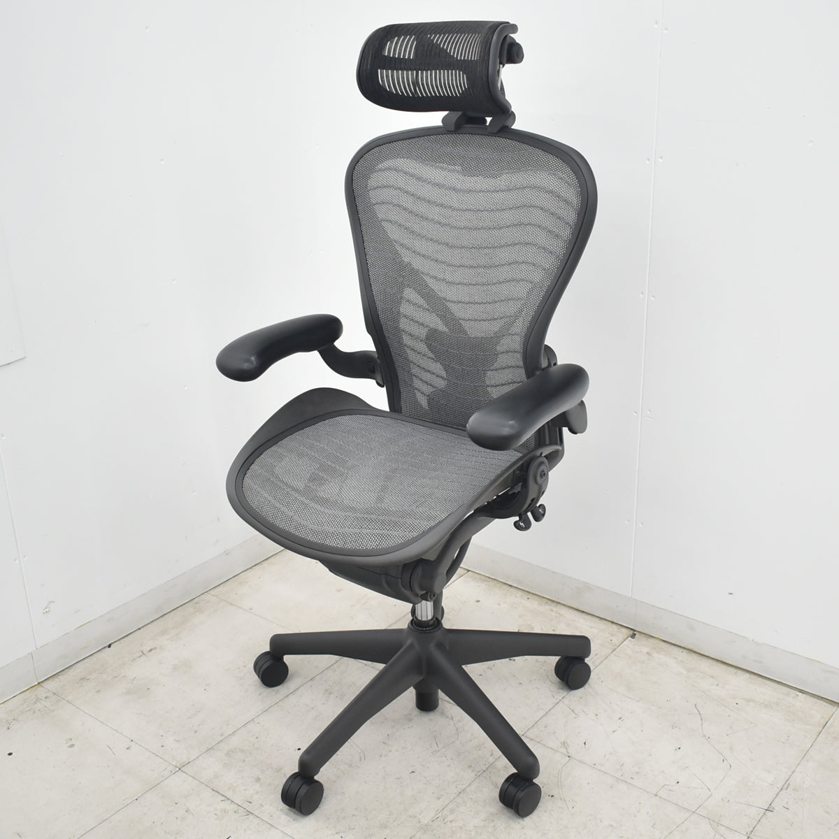 【中古】ハーマンミラー　アーロンチェア　Bサイズ　フル装備　ポスチャーフィット（パッド新品）ウェーブメッシュ　ヘッドレスト（社外品）グレー　2026080403【中古オフィス家具】