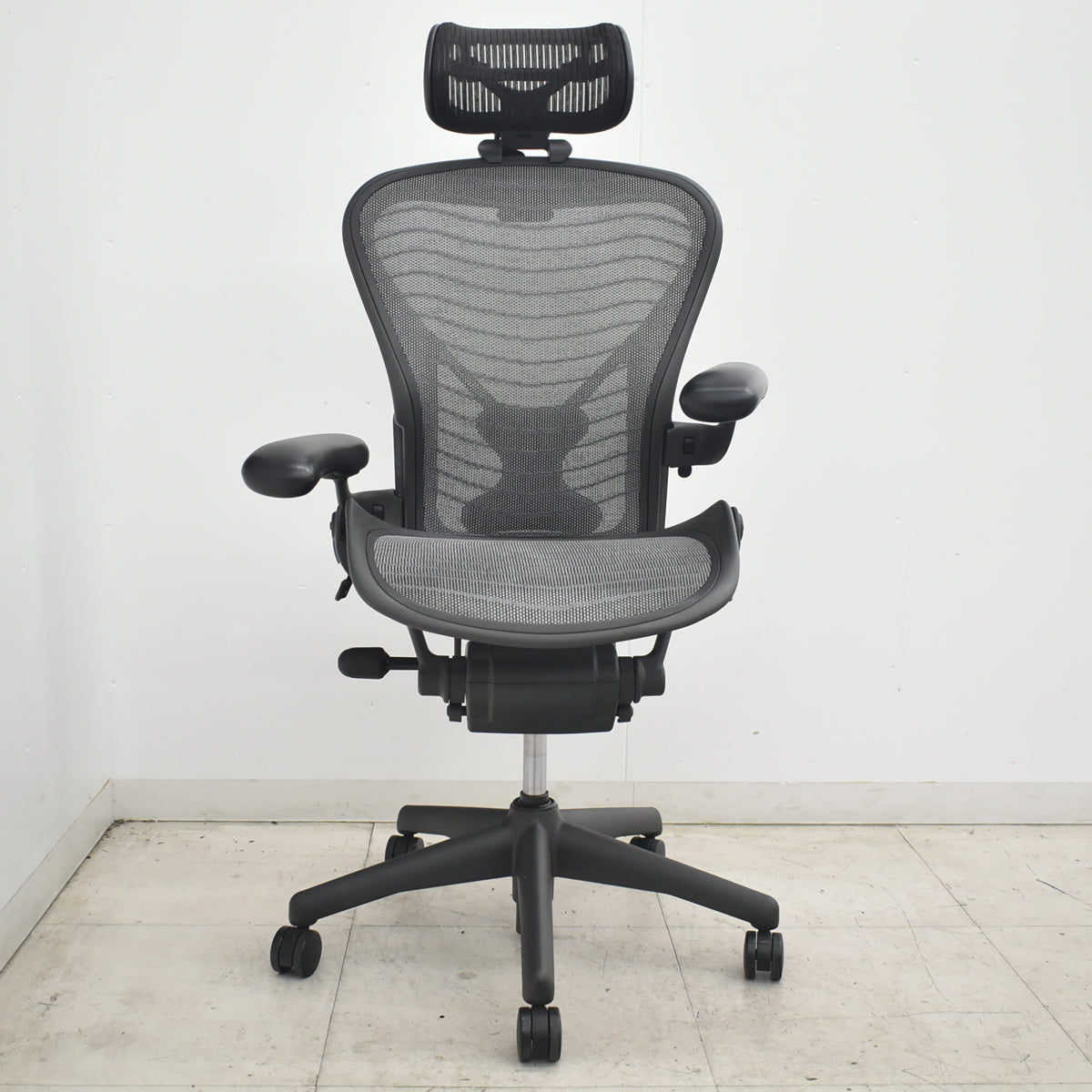 【中古】ハーマンミラー　アーロンチェア　Bサイズ　フル装備　ポスチャーフィット（パッド新品）ウェーブメッシュ　ヘッドレスト（社外品）グレー　2026080403【中古オフィス家具】