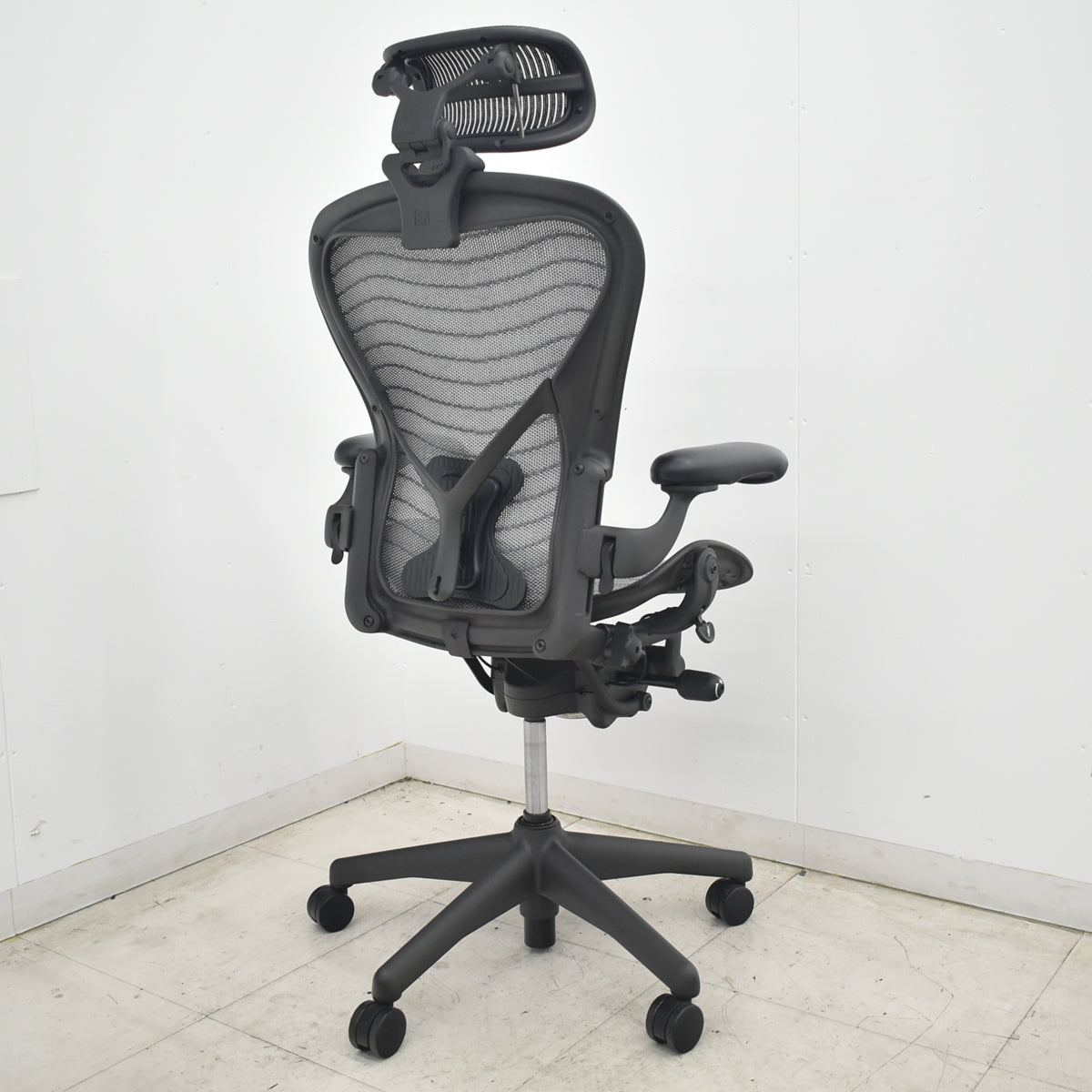【中古】ハーマンミラー　アーロンチェア　Bサイズ　フル装備　ポスチャーフィット（パッド新品）ウェーブメッシュ　ヘッドレスト（社外品）グレー　2026080403【中古オフィス家具】