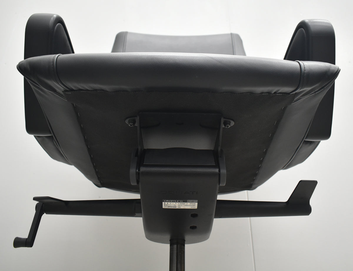 【中古】オカムラ　CEシリーズ　エグゼクティブチェア　ハイバック　パネル肘　ブラック　革張り　2026080404【中古オフィス家具】