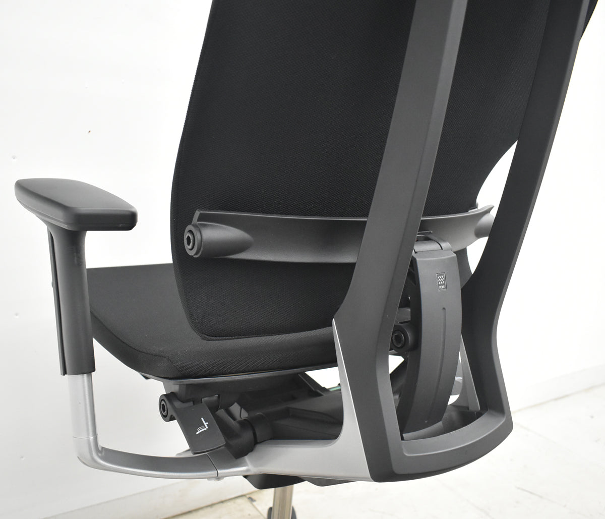【中古】イトーキ　スピーナ　エクストラハイバック（可動ヘッドレスト）可動肘　アクティブランバーサポート　2023年製　ブラック　2026080405【中古オフィス家具】