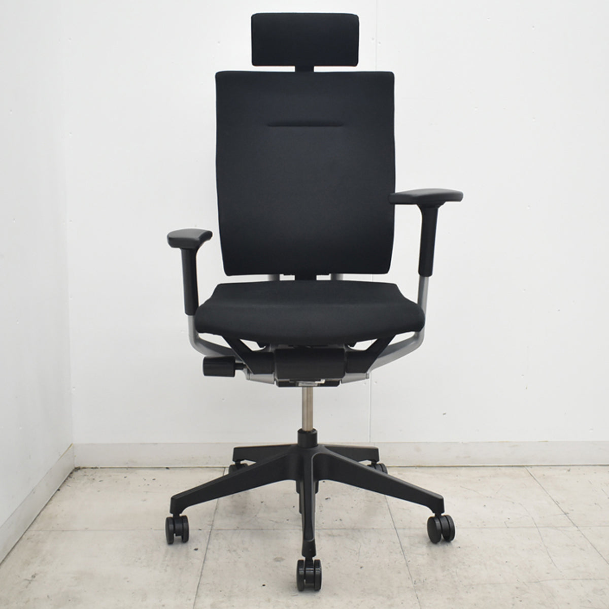 【中古】イトーキ　スピーナ　エクストラハイバック（可動ヘッドレスト）可動肘　アクティブランバーサポート　ハンガー　ブラック　2026080406【中古オフィス家具】