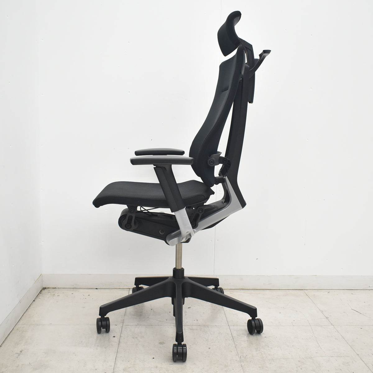 【中古】イトーキ　スピーナ　エクストラハイバック（可動ヘッドレスト）可動肘　アクティブランバーサポート　ハンガー　ブラック　2026080406【中古オフィス家具】