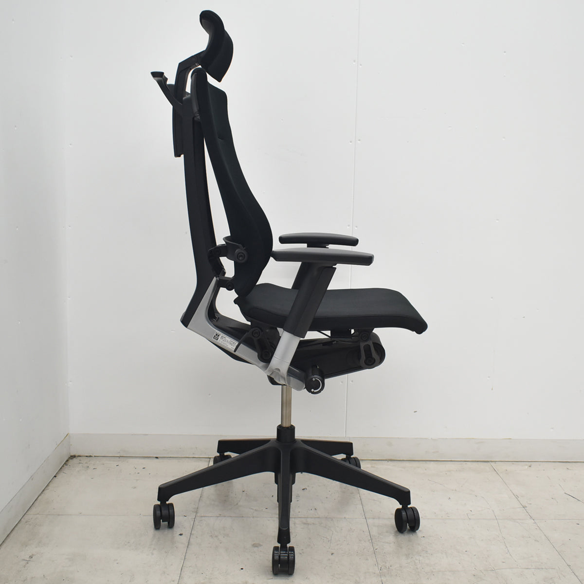 【中古】イトーキ　スピーナ　エクストラハイバック（可動ヘッドレスト）可動肘　アクティブランバーサポート　ハンガー　ブラック　2026080406【中古オフィス家具】