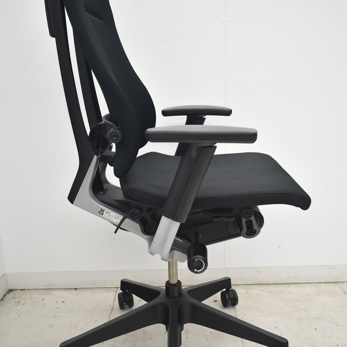 【中古】イトーキ　スピーナ　エクストラハイバック（可動ヘッドレスト）可動肘　アクティブランバーサポート　ハンガー　ブラック　2026080406【中古オフィス家具】