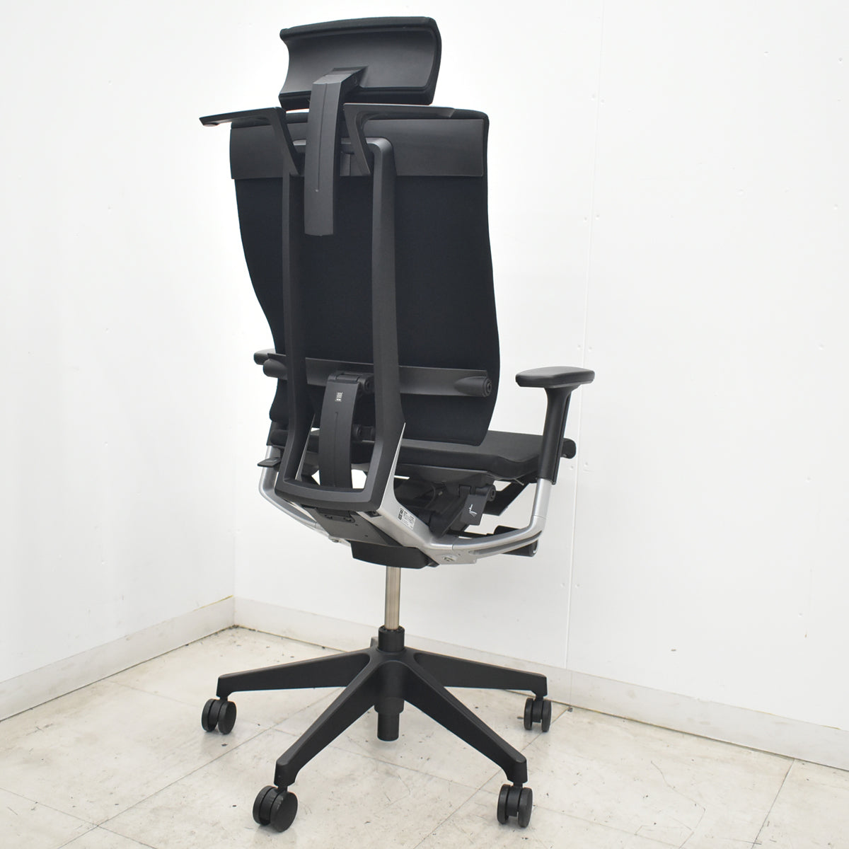 【中古】イトーキ　スピーナ　エクストラハイバック（可動ヘッドレスト）可動肘　アクティブランバーサポート　ハンガー　ブラック　2026080406【中古オフィス家具】