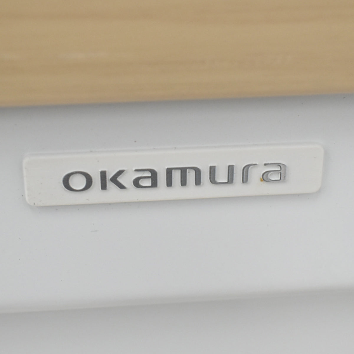 【中古】オカムラ　スイフト　電動昇降デスク　スムースフォルムエッジ　コントロールレバータイプ　コンセントユニット付　幅950　2026080505【中古オフィス家具】