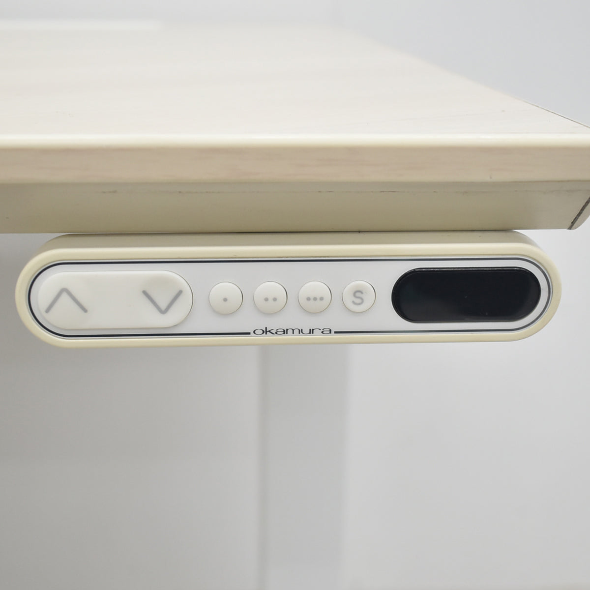 【中古】オカムラ　スイフト　電動昇降デスク　ブーメラン　幅1150　2026080507【中古オフィス家具】