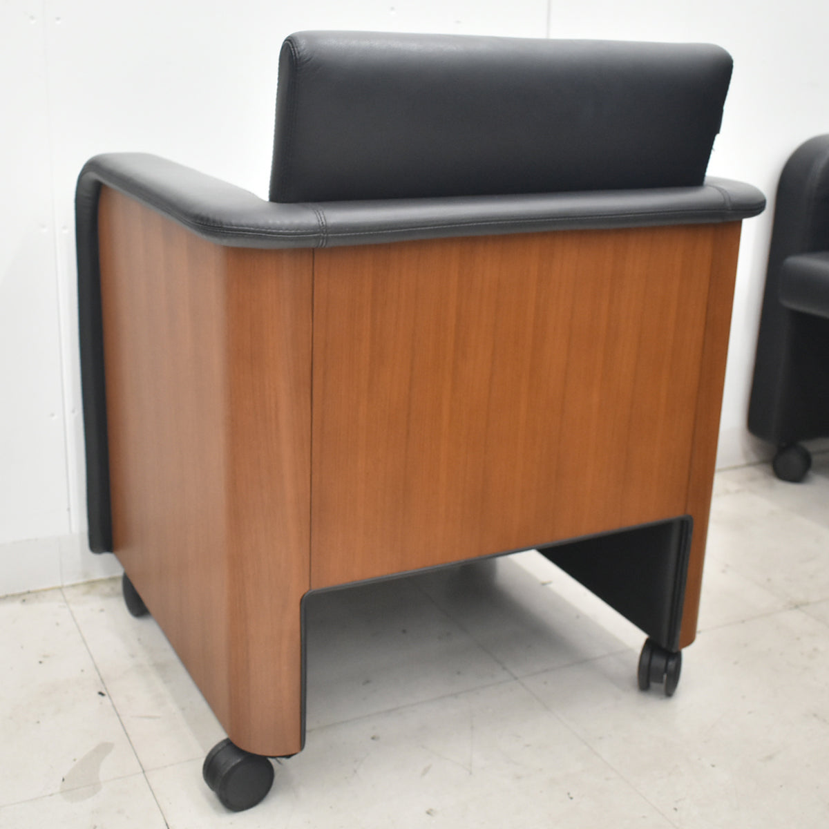 【中古】オカムラ　セフィーロ　応接会議用チェア　６脚セット　革張り　幅620　2026080601【中古オフィス家具】