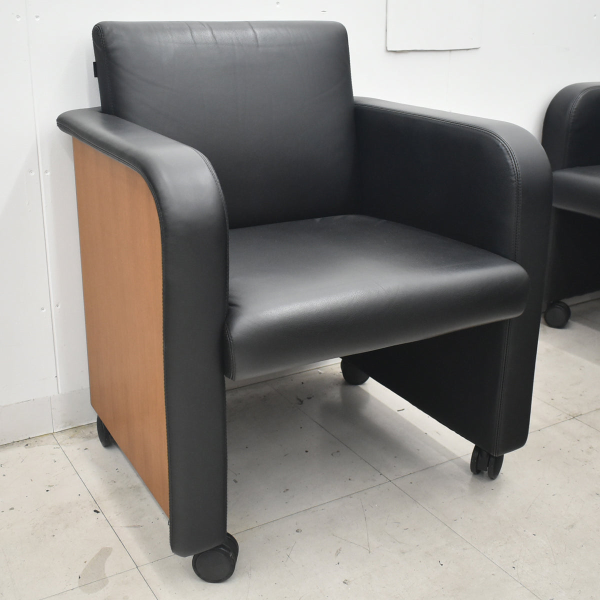 【中古】オカムラ　セフィーロ　応接会議用チェア　６脚セット　革張り　幅620　2026080601【中古オフィス家具】