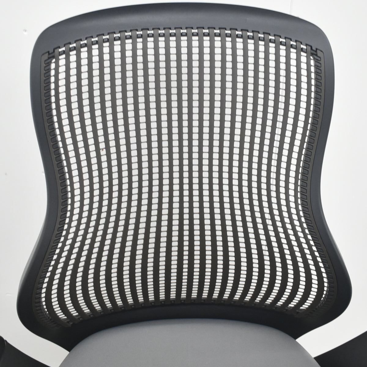 【中古】Knoll　リジェネレーション　可動肘（ハイパフォーマンス肘）ダイナミックサスペンション　グレー　2026080702【中古オフィス家具】