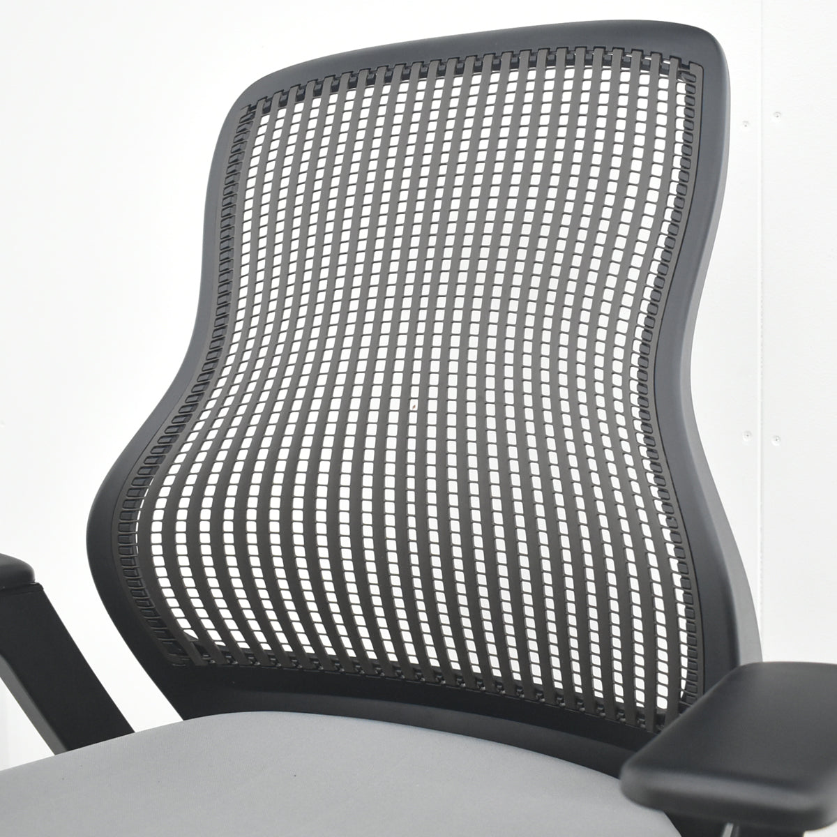 【中古】Knoll　リジェネレーション　可動肘（ハイパフォーマンス肘）ダイナミックサスペンション　グレー　2026080702【中古オフィス家具】