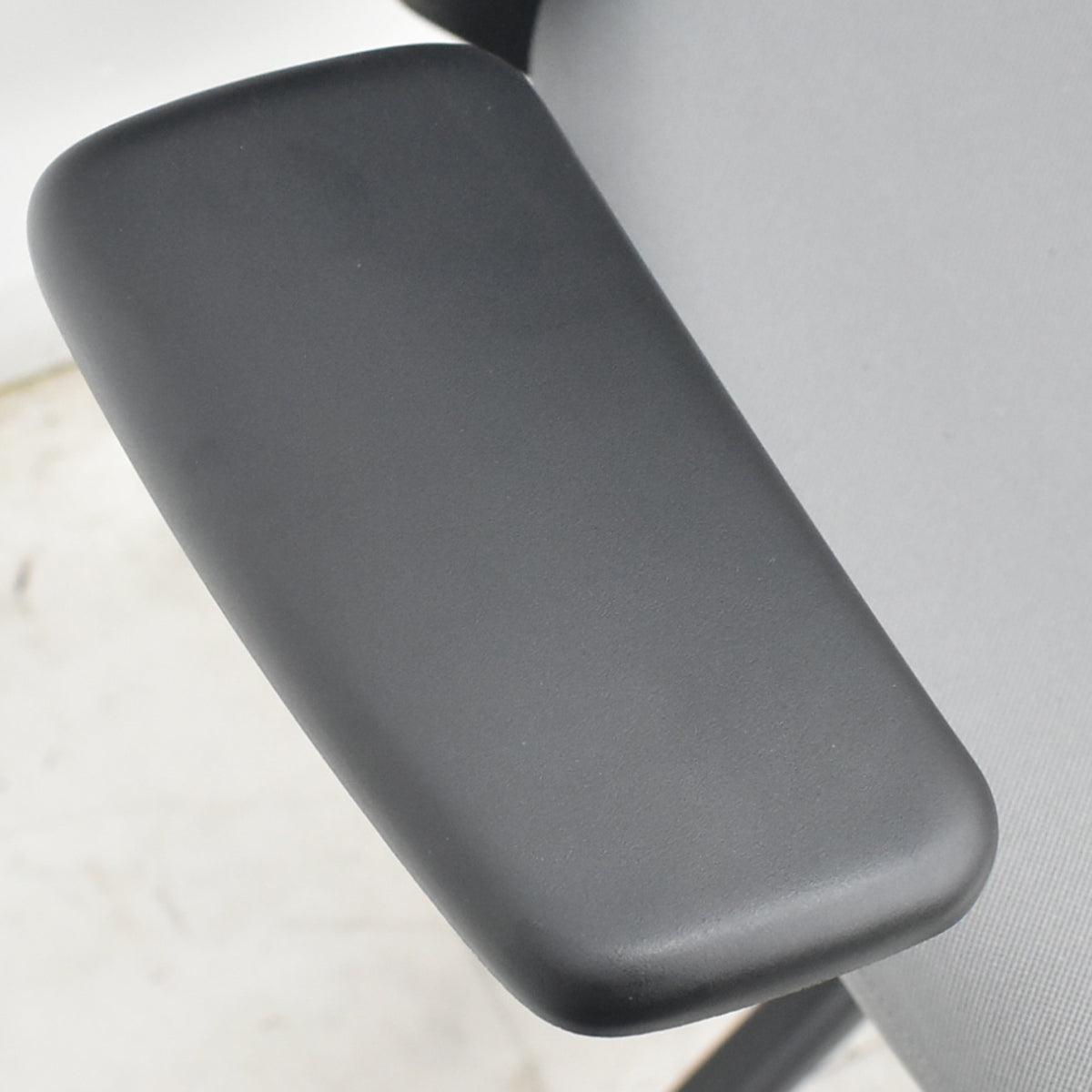 【中古】Knoll　リジェネレーション　可動肘（ハイパフォーマンス肘）ダイナミックサスペンション　グレー　2026080702【中古オフィス家具】
