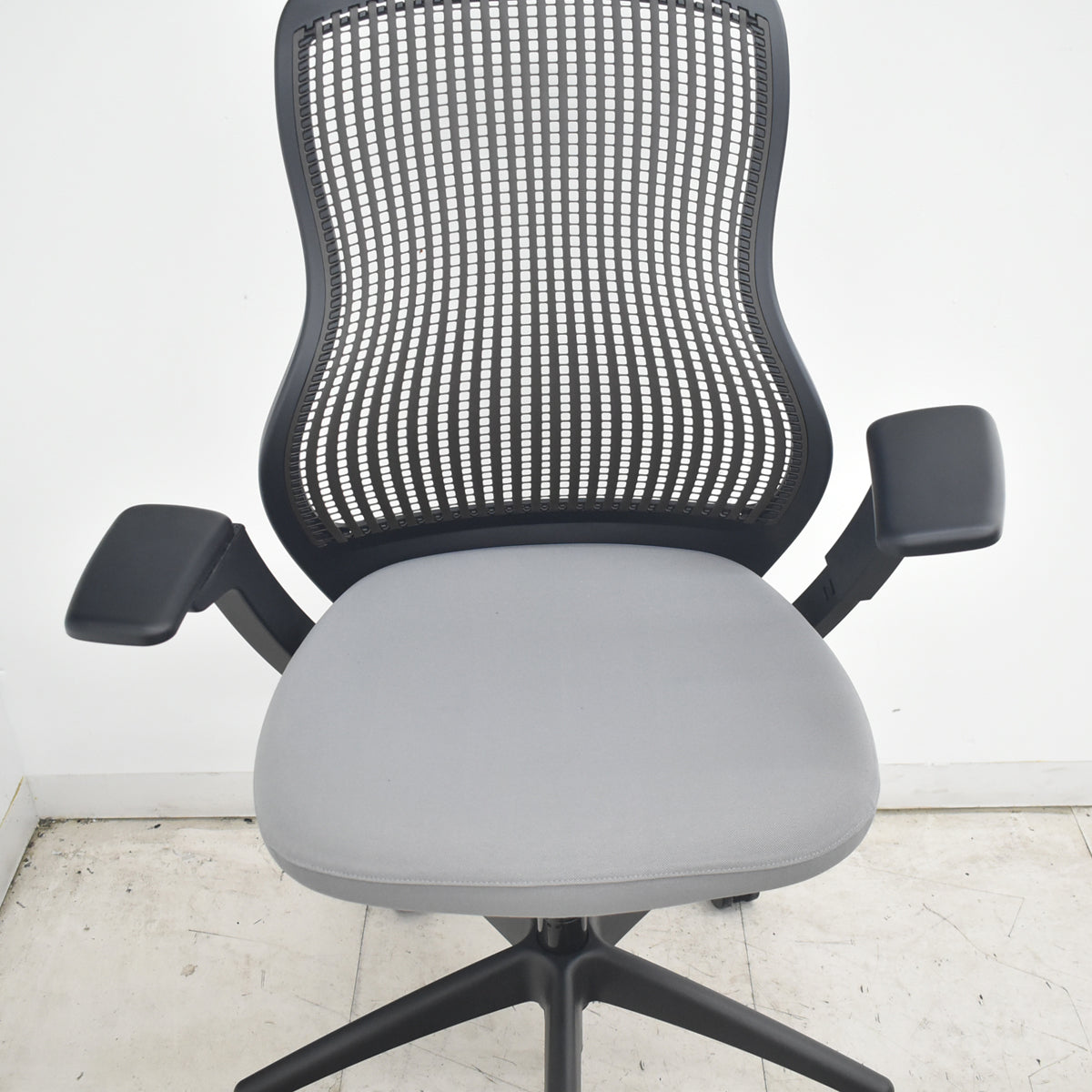 【中古】Knoll　リジェネレーション　可動肘（ハイパフォーマンス肘）ダイナミックサスペンション　グレー　2026080702【中古オフィス家具】