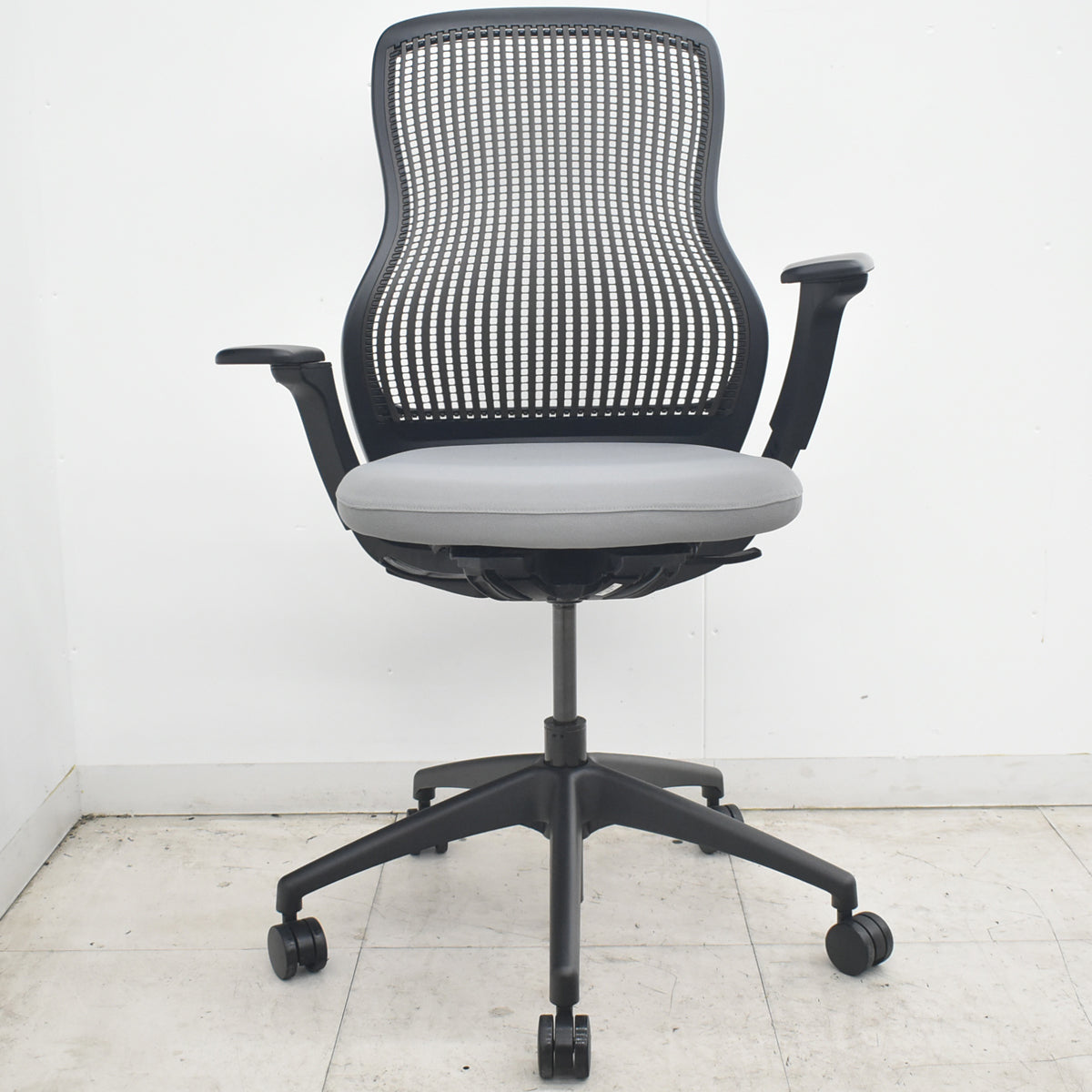 【中古】Knoll　リジェネレーション　可動肘（ハイパフォーマンス肘）ダイナミックサスペンション　グレー　2026080702【中古オフィス家具】