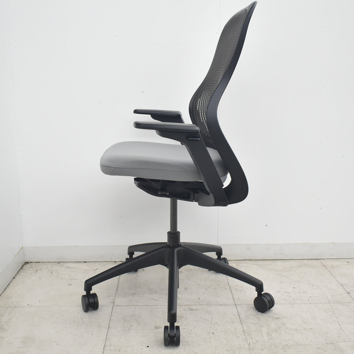 【中古】Knoll　リジェネレーション　可動肘（ハイパフォーマンス肘）ダイナミックサスペンション　グレー　2026080702【中古オフィス家具】