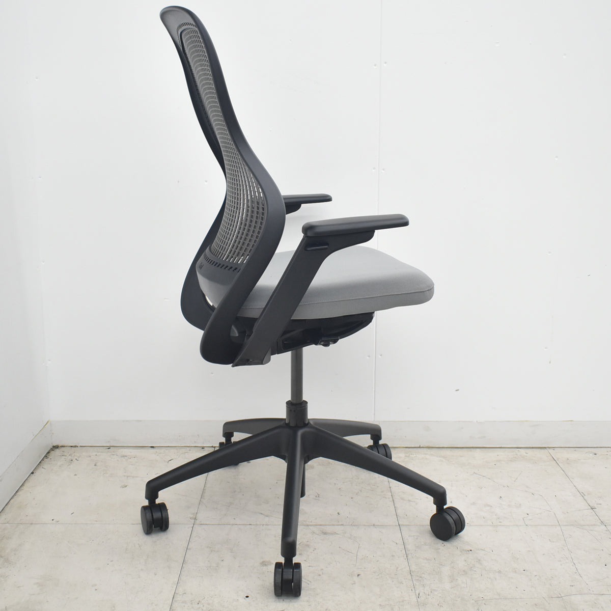 【中古】Knoll　リジェネレーション　可動肘（ハイパフォーマンス肘）ダイナミックサスペンション　グレー　2026080702【中古オフィス家具】