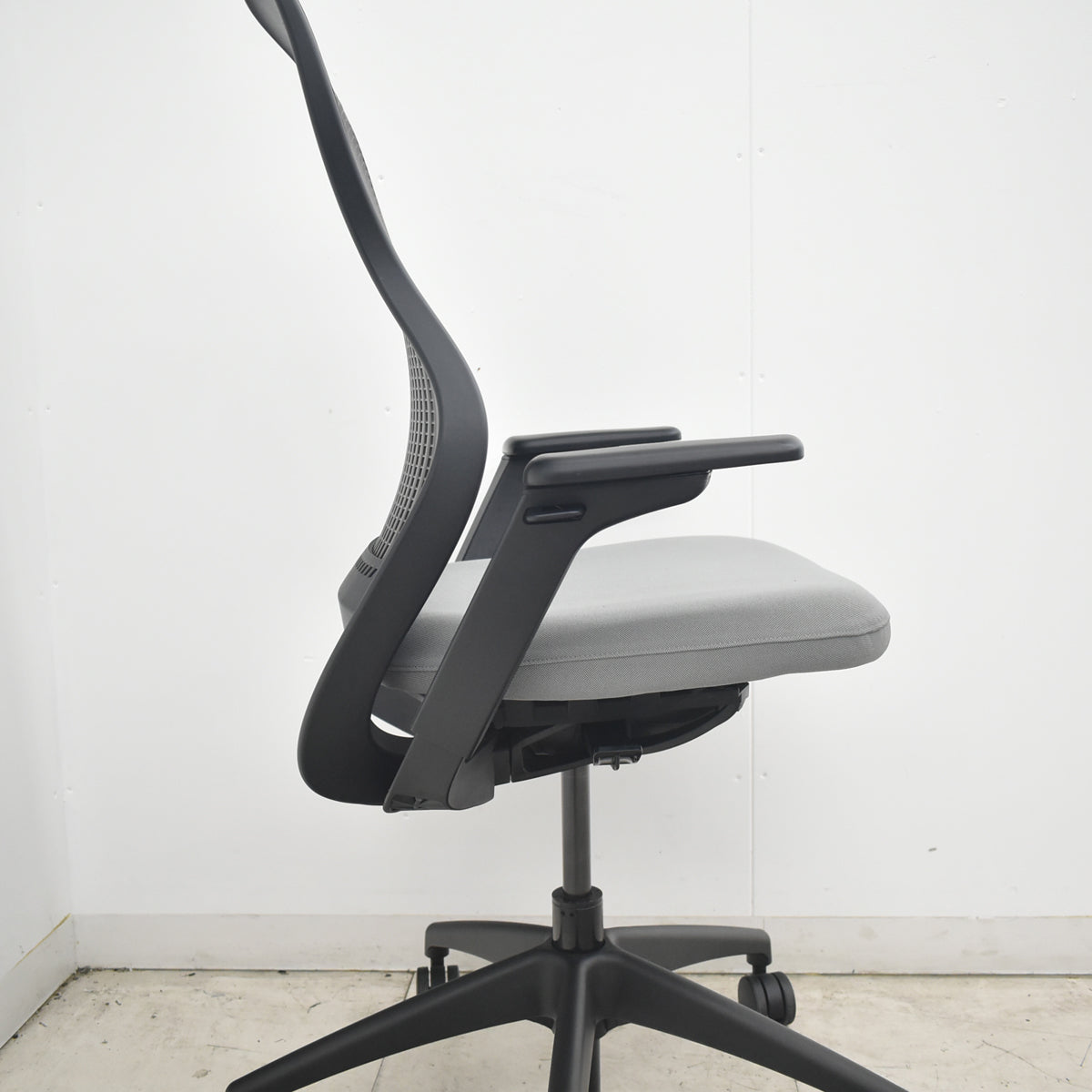 【中古】Knoll　リジェネレーション　可動肘（ハイパフォーマンス肘）ダイナミックサスペンション　グレー　2026080702【中古オフィス家具】