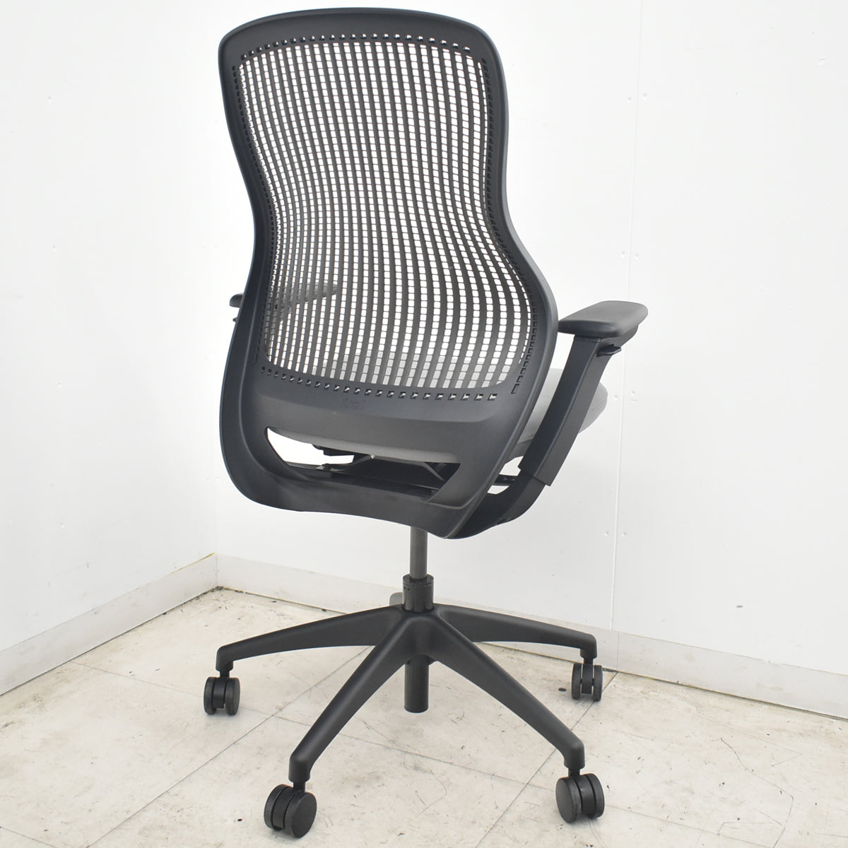 【中古】Knoll　リジェネレーション　可動肘（ハイパフォーマンス肘）ダイナミックサスペンション　グレー　2026080702【中古オフィス家具】