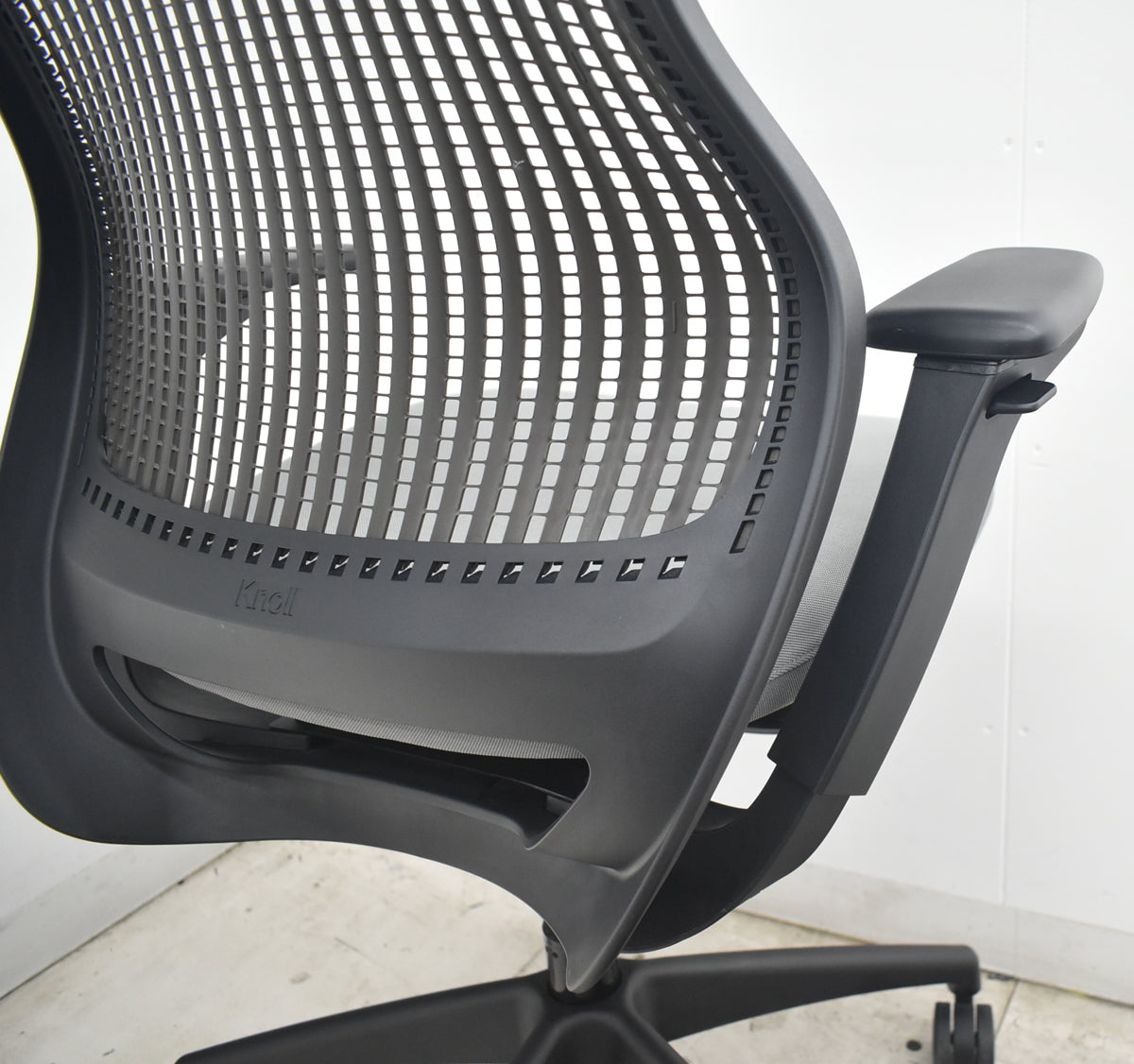 【中古】Knoll　リジェネレーション　可動肘（ハイパフォーマンス肘）ダイナミックサスペンション　グレー　2026080702【中古オフィス家具】