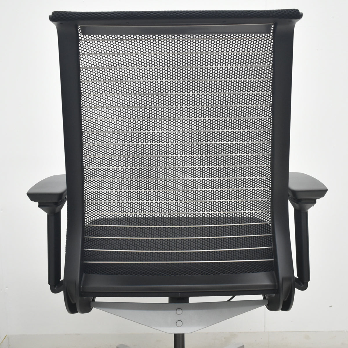 【中古】スチールケース　シンク　可動肘　ポリッシュ　ブラック　2026080703【中古オフィス家具】