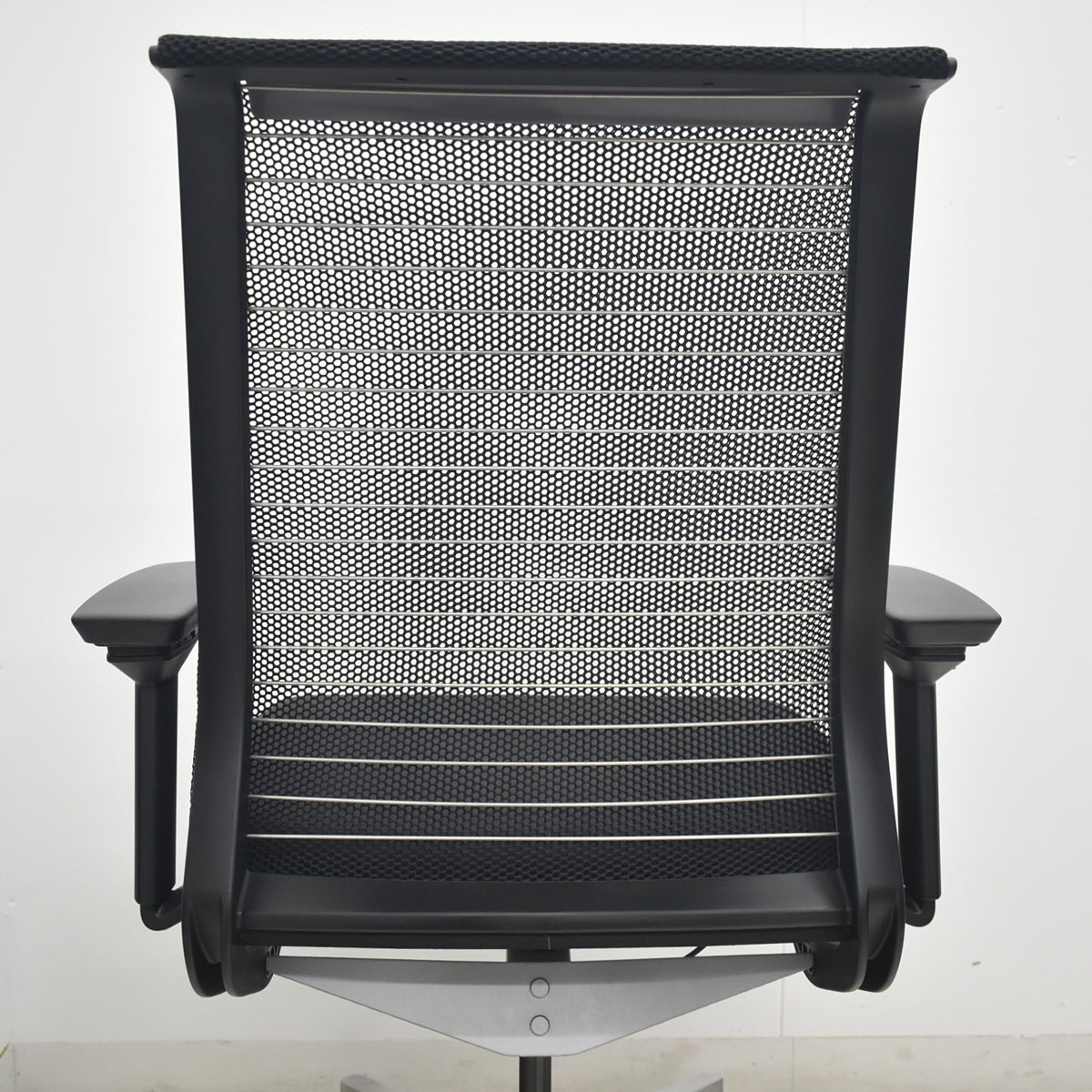 【中古】スチールケース　シンク　可動肘　ポリッシュ　ブラック　2026080703【中古オフィス家具】