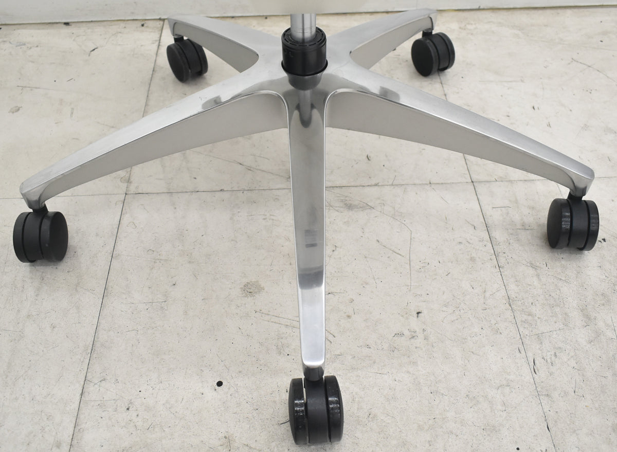 【中古】オカムラ　フィノラ　ハイバック　４Ｄ可動肘　ランバーサポート　ホワイトフレーム　ポリッシュ　2021年製　ライトグレー　2026081003【中古オフィス家具】