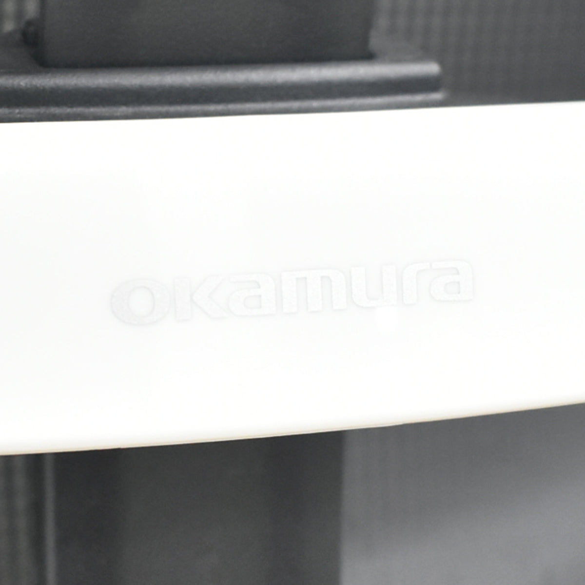 【中古】オカムラ　フィノラ　ハイバック　４Ｄ可動肘　ランバーサポート　ホワイトフレーム　ポリッシュ　2021年製　ライトグレー　2026081005【中古オフィス家具】