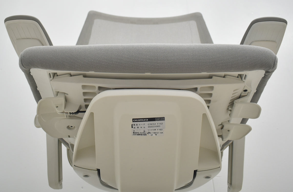 【中古】オカムラ　フィノラ　ハイバック　４Ｄ可動肘　ランバーサポート　ホワイトフレーム　ポリッシュ　2021年製　ライトグレー　2026081009【中古オフィス家具】