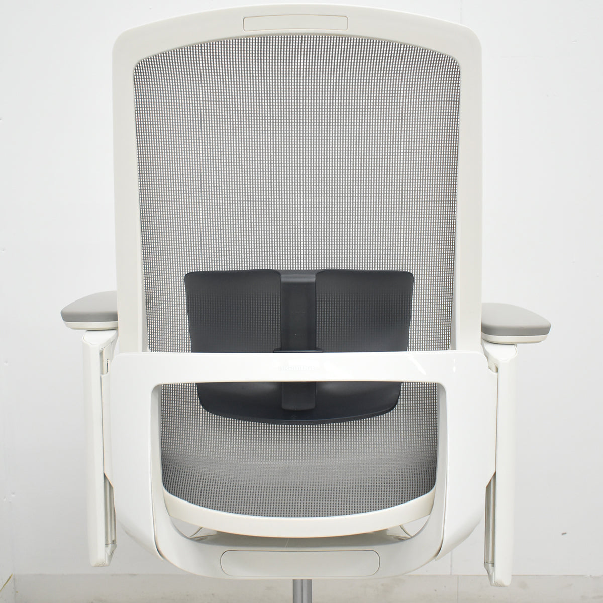 【中古】オカムラ　フィノラ　ハイバック　４Ｄ可動肘　ランバーサポート　ホワイトフレーム　ポリッシュ　2021年製　ライトグレー　2026081011【中古オフィス家具】