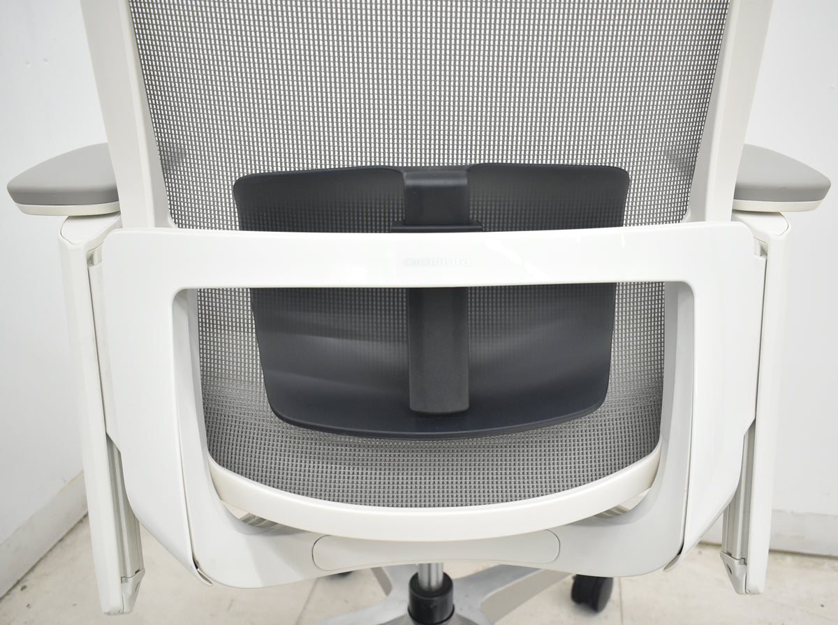 【中古】オカムラ　フィノラ　ハイバック　４Ｄ可動肘　ランバーサポート　ホワイトフレーム　ポリッシュ　2021年製　ライトグレー　2026081701【中古オフィス家具】