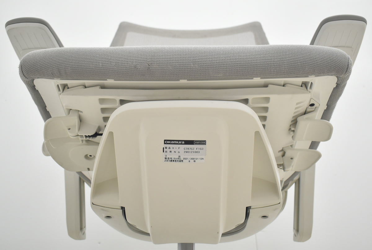 【中古】オカムラ　フィノラ　ハイバック　４Ｄ可動肘　ランバーサポート　ホワイトフレーム　ポリッシュ　2021年製　ライトグレー　2026081702【中古オフィス家具】
