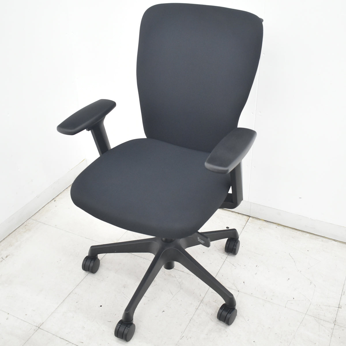 【中古】くろがね工作所　トライフィット　ハイバック　可動肘　ハンガー　ブラック　2026081706【中古オフィス家具】