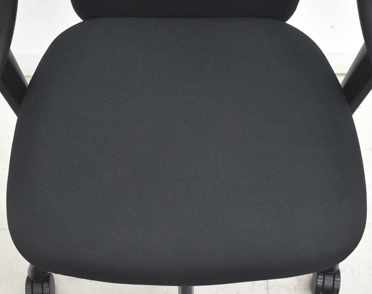 【中古】くろがね工作所　トライフィット　ハイバック　可動肘　ハンガー　ブラック　2026081706【中古オフィス家具】